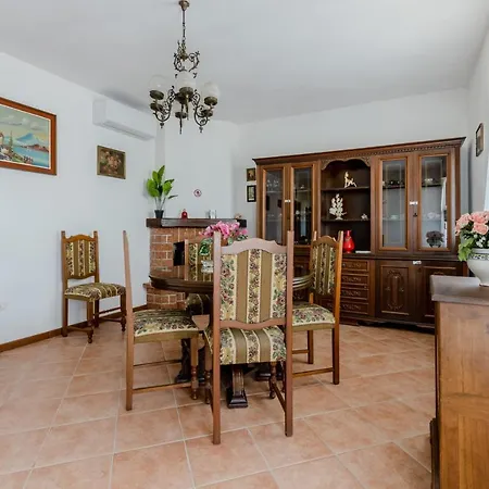 Guesthost - Casa Rocchetti With Parking&garden! * Porcari